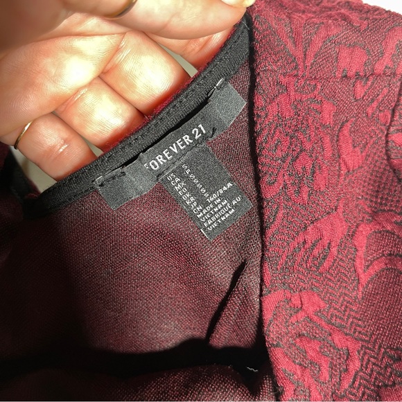 Forever 21 Red Burgundy Lace Print V-Neck Dress Size Small - Picture 4 of 5